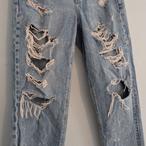 American Eagle Mom Jeans High Rise Distressed Thrashed Denim Bleach Dye Size 6 - Picture 5 of 13